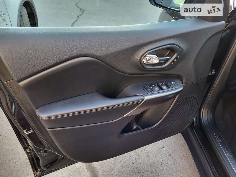 Внедорожник / Кроссовер Jeep Cherokee 2018 в Ровно