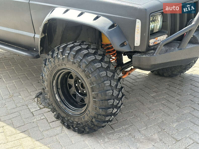 Позашляховик / Кросовер Jeep Cherokee 1997 в Чернівцях