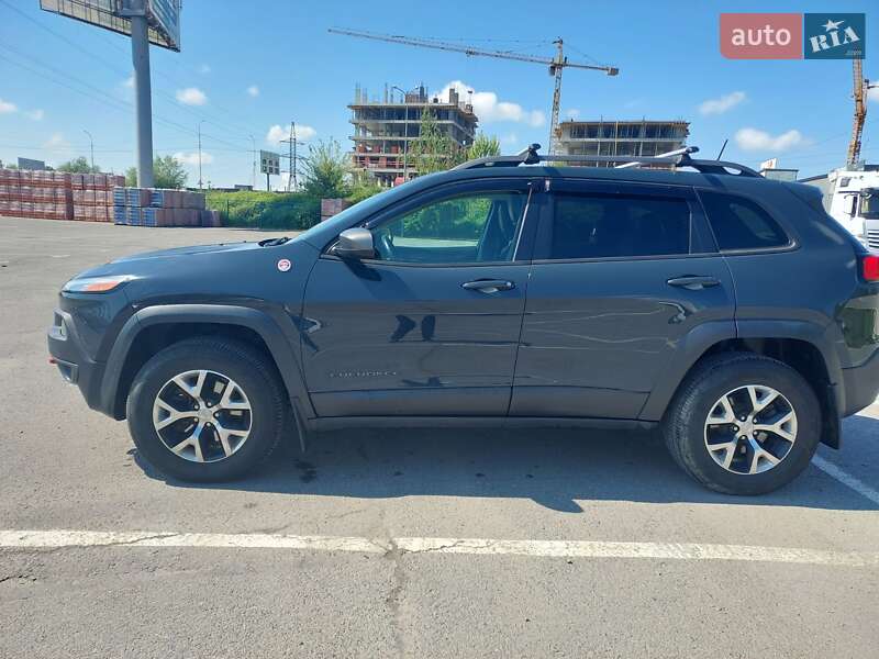 Внедорожник / Кроссовер Jeep Cherokee 2016 в Ужгороде фото 42 Внедорожник / Кроссовер Jeep Cherokee 2016 в Ужгороде