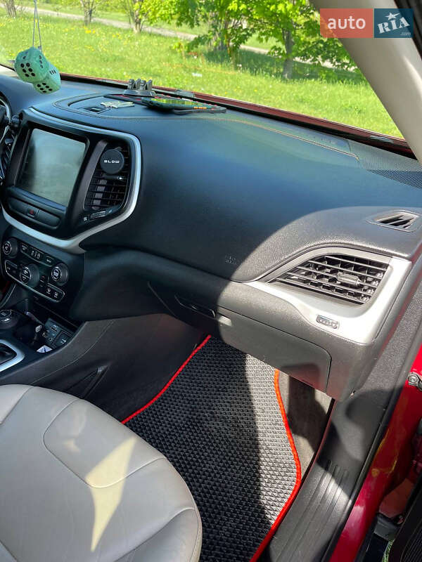 Внедорожник / Кроссовер Jeep Cherokee 2015 в Смеле фото 6 Внедорожник / Кроссовер Jeep Cherokee 2015 в Смеле