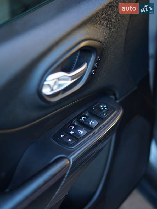 Позашляховик / Кросовер Jeep Cherokee 2014 в Хмельницькому