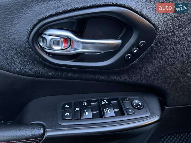 Внедорожник / Кроссовер Jeep Cherokee 2018 в Киеве