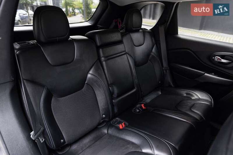 Внедорожник / Кроссовер Jeep Cherokee 2018 в Ивано-Франковске