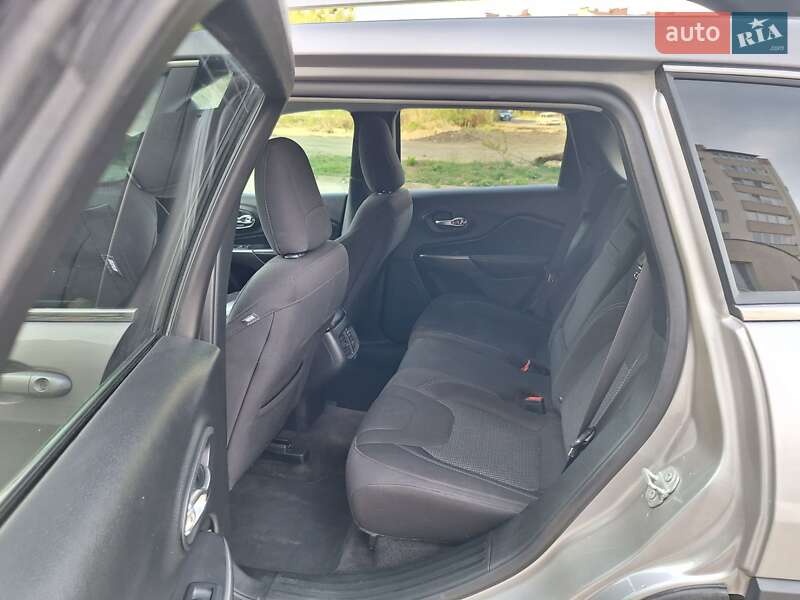 Внедорожник / Кроссовер Jeep Cherokee 2018 в Черновцах