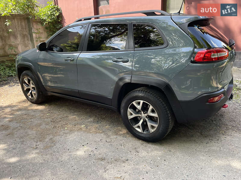 Позашляховик / Кросовер Jeep Cherokee 2015 в Нововолинську