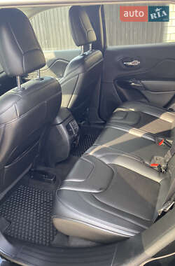 Внедорожник / Кроссовер Jeep Cherokee 2019 в Софиевской Борщаговке