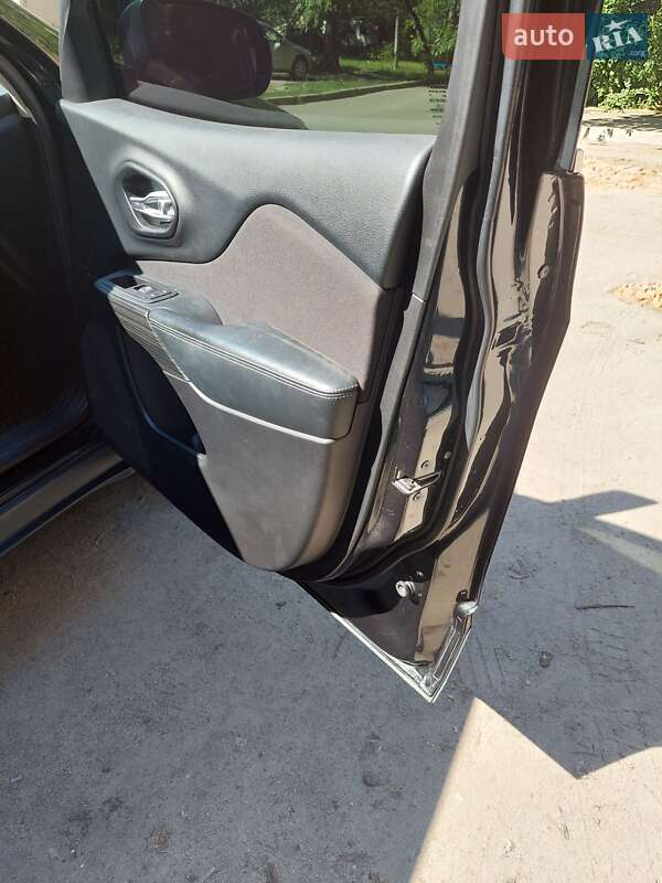 Позашляховик / Кросовер Jeep Cherokee 2015 в Кропивницькому