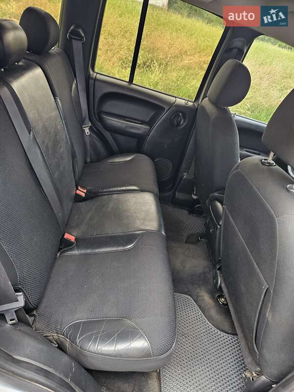 Внедорожник / Кроссовер Jeep Cherokee 2003 в Сваляве