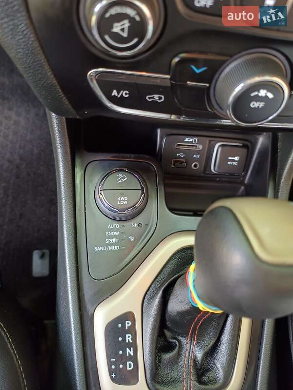 Позашляховик / Кросовер Jeep Cherokee 2014 в Кропивницькому