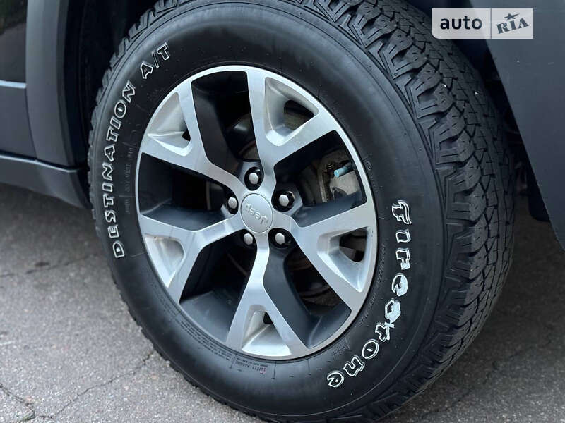 Позашляховик / Кросовер Jeep Cherokee 2017 в Переяславі