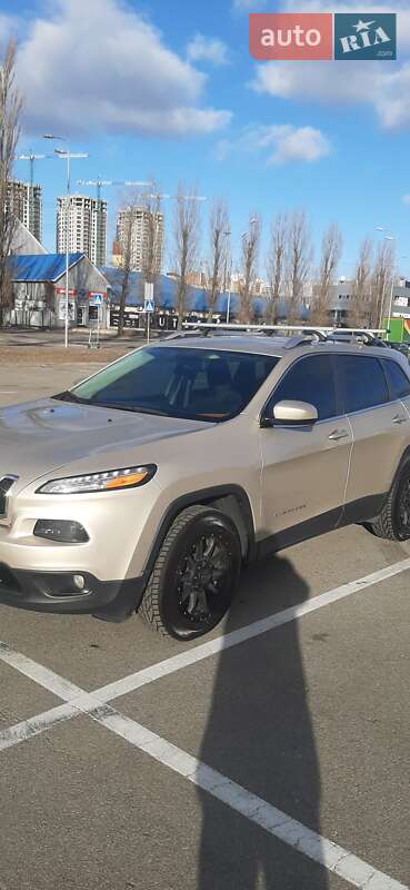 Внедорожник / Кроссовер Jeep Cherokee 2015 в 