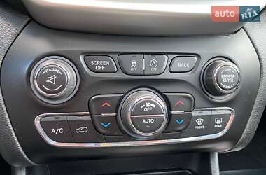 Внедорожник / Кроссовер Jeep Cherokee 2014 в 