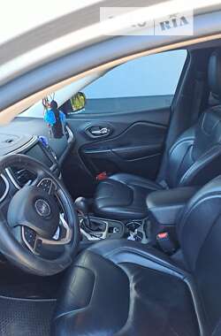 Внедорожник / Кроссовер Jeep Cherokee 2016 в 