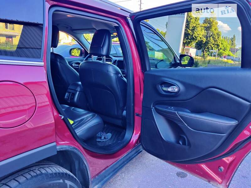Внедорожник / Кроссовер Jeep Cherokee 2015 в Чернигове