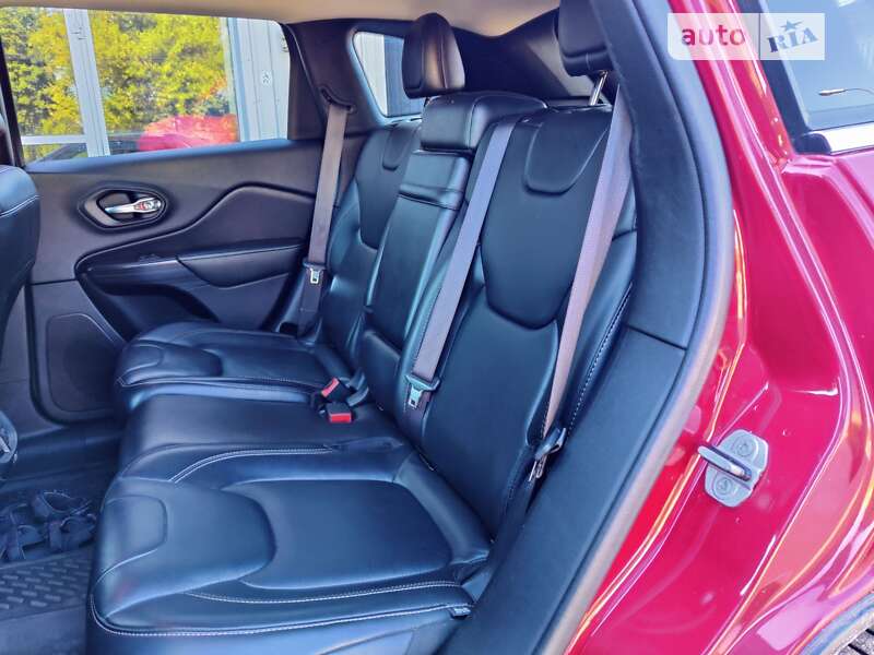 Внедорожник / Кроссовер Jeep Cherokee 2015 в Чернигове