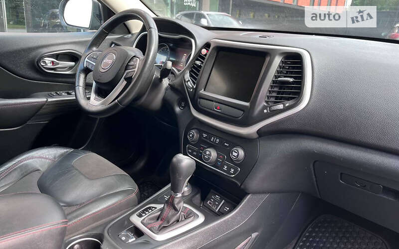 Внедорожник / Кроссовер Jeep Cherokee 2015 в Черновцах фото 12 Внедорожник / Кроссовер Jeep Cherokee 2015 в Черновцах