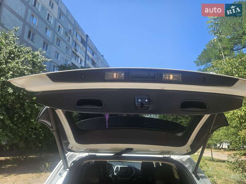 Внедорожник / Кроссовер Jeep Cherokee 2014 в Запорожье