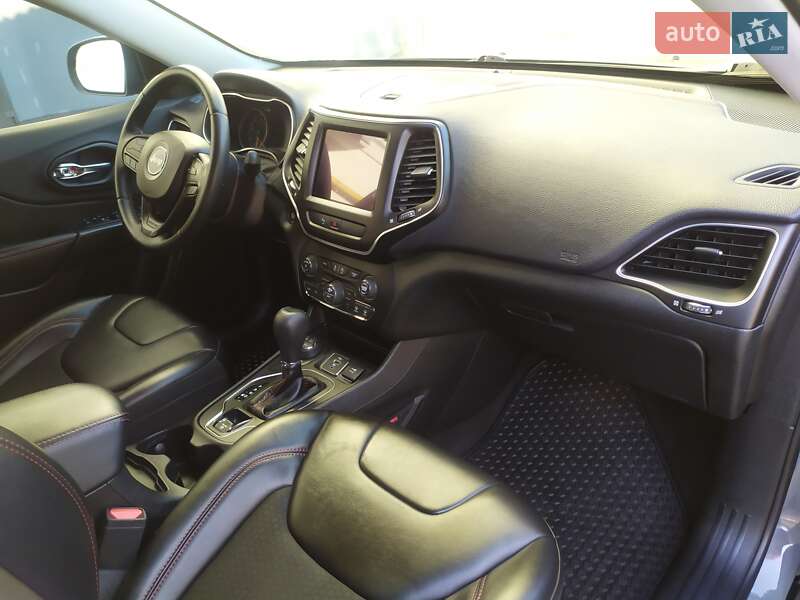 Внедорожник / Кроссовер Jeep Cherokee 2019 в Ивано-Франковске