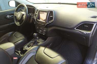 Внедорожник / Кроссовер Jeep Cherokee 2019 в 