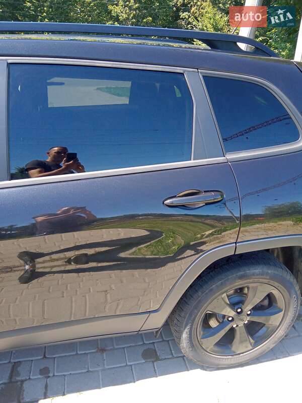 Внедорожник / Кроссовер Jeep Cherokee 2015 в Моршине фото 5 Внедорожник / Кроссовер Jeep Cherokee 2015 в Моршине