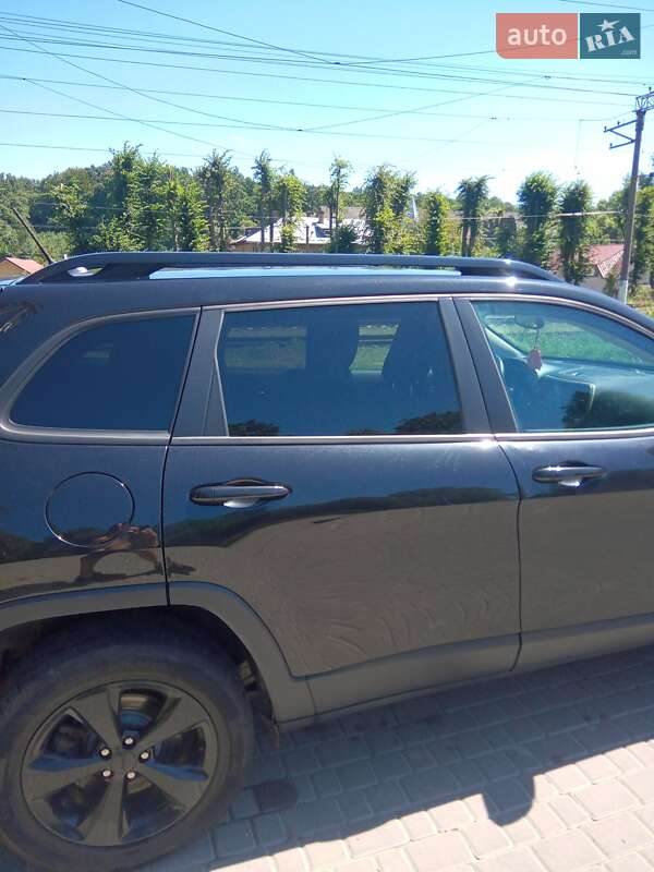 Внедорожник / Кроссовер Jeep Cherokee 2015 в Моршине фото 12 Внедорожник / Кроссовер Jeep Cherokee 2015 в Моршине