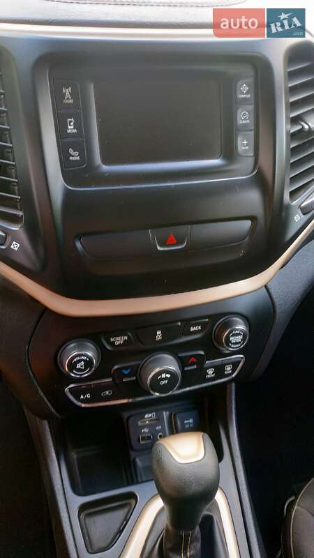 Позашляховик / Кросовер Jeep Cherokee 2016 в Добропіллі