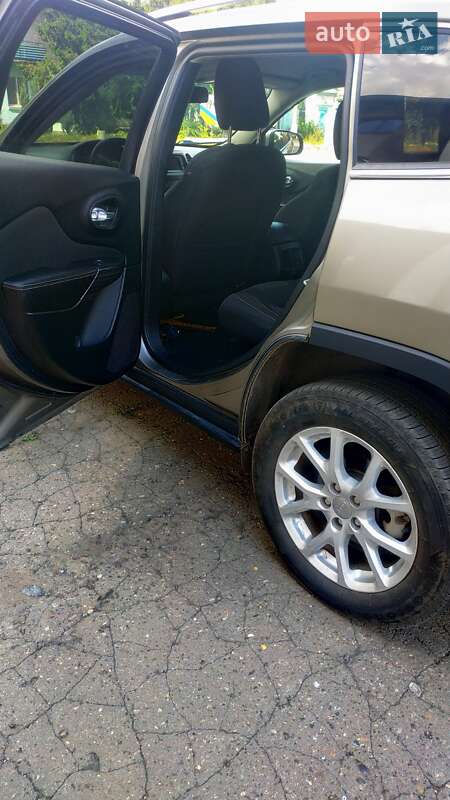 Позашляховик / Кросовер Jeep Cherokee 2016 в Добропіллі