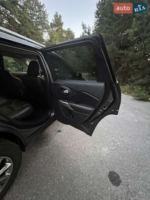 Внедорожник / Кроссовер Jeep Cherokee 2017 в Брусилове
