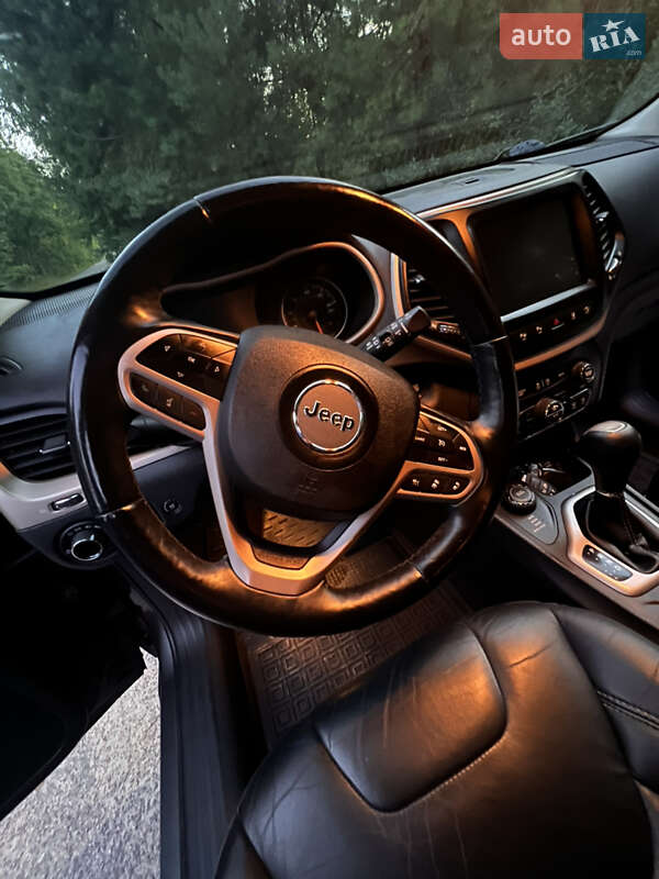 Внедорожник / Кроссовер Jeep Cherokee 2017 в Брусилове