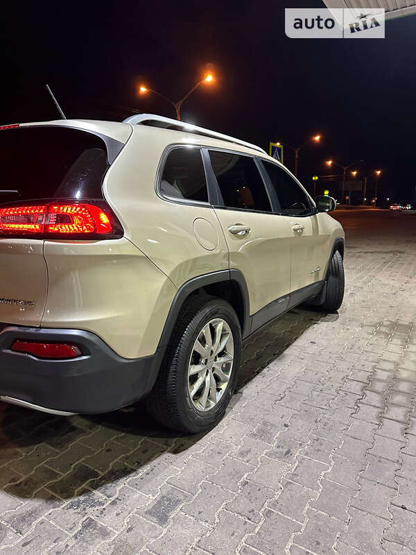 Позашляховик / Кросовер Jeep Cherokee 2015 в Львові