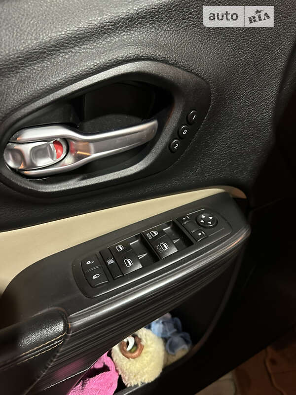 Позашляховик / Кросовер Jeep Cherokee 2015 в Львові