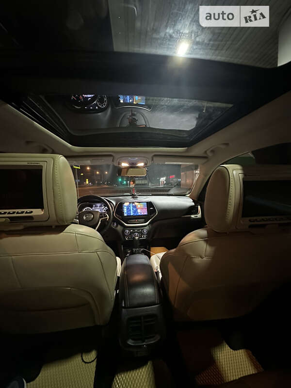 Позашляховик / Кросовер Jeep Cherokee 2015 в Львові