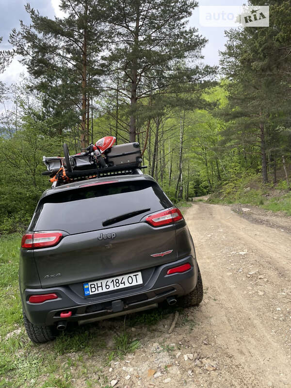 Позашляховик / Кросовер Jeep Cherokee 2013 в Одесі