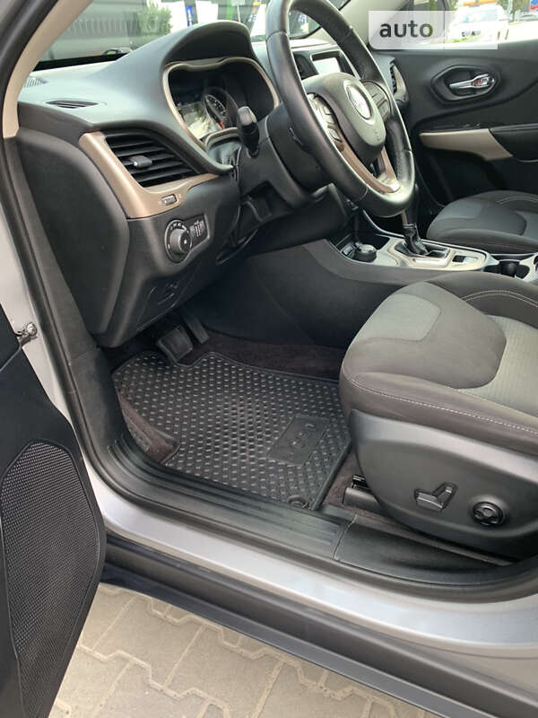 Внедорожник / Кроссовер Jeep Cherokee 2017 в Тернополе