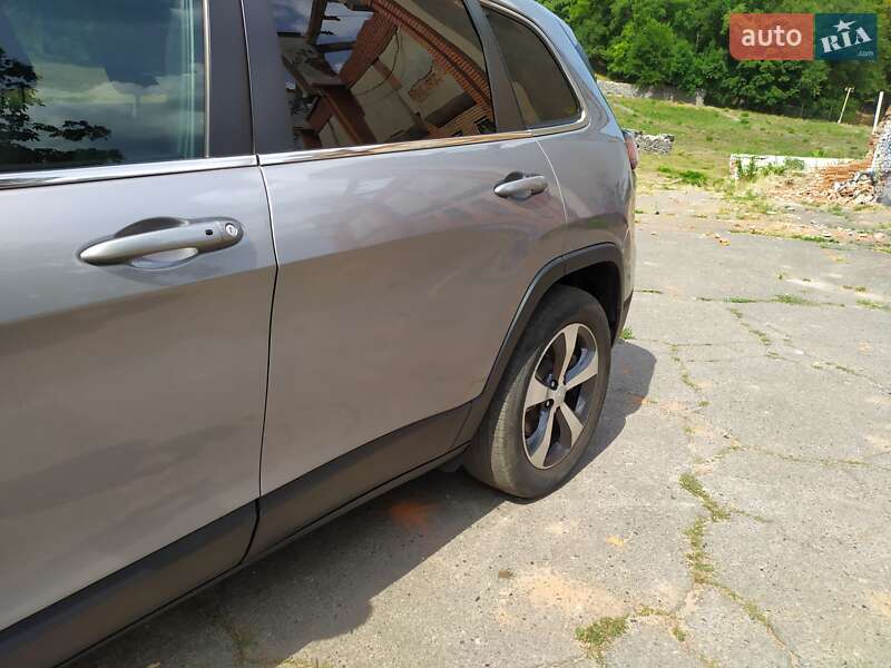 Позашляховик / Кросовер Jeep Cherokee 2019 в Полтаві фото 6 Позашляховик / Кросовер Jeep Cherokee 2019 в Полтаві