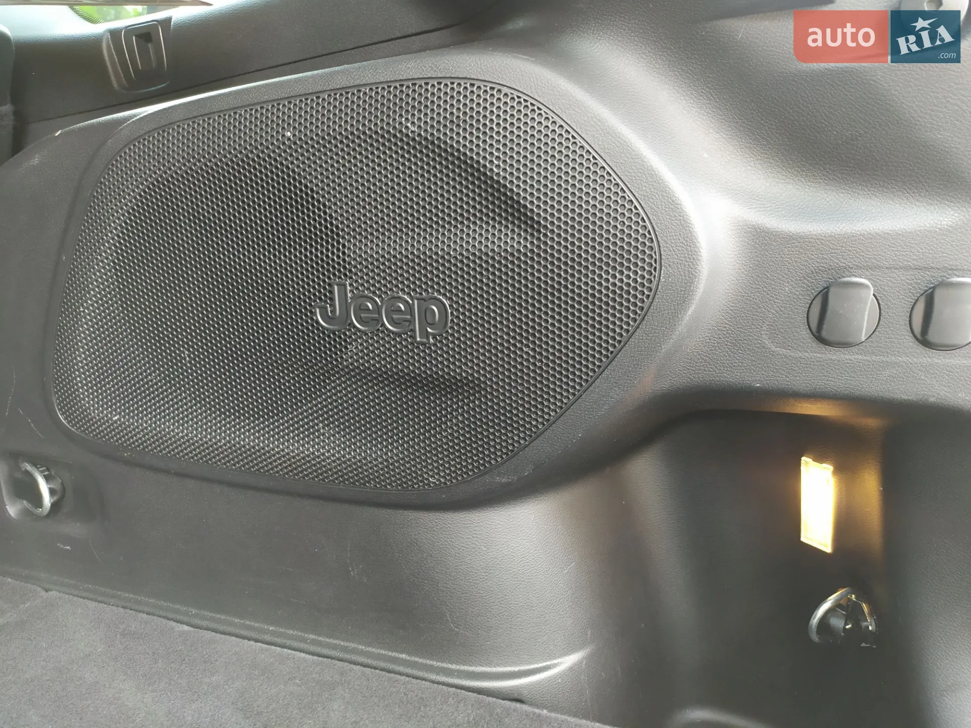 2019 Jeep Cherokee - мініатюра 30