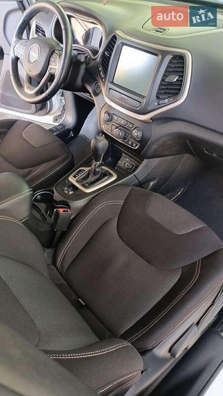 Внедорожник / Кроссовер Jeep Cherokee 2015 в Киеве фото 15 Внедорожник / Кроссовер Jeep Cherokee 2015 в Киеве