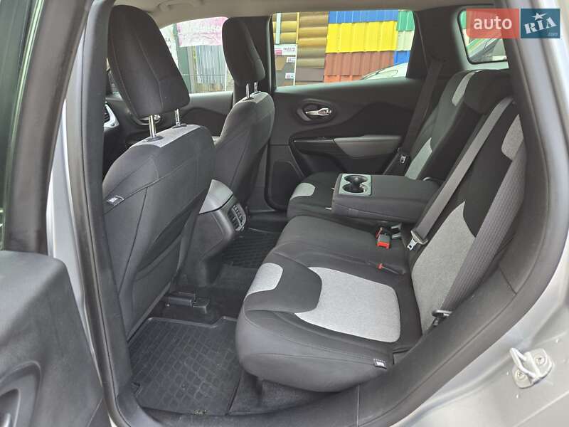 Позашляховик / Кросовер Jeep Cherokee 2013 в Сумах фото 10 Позашляховик / Кросовер Jeep Cherokee 2013 в Сумах