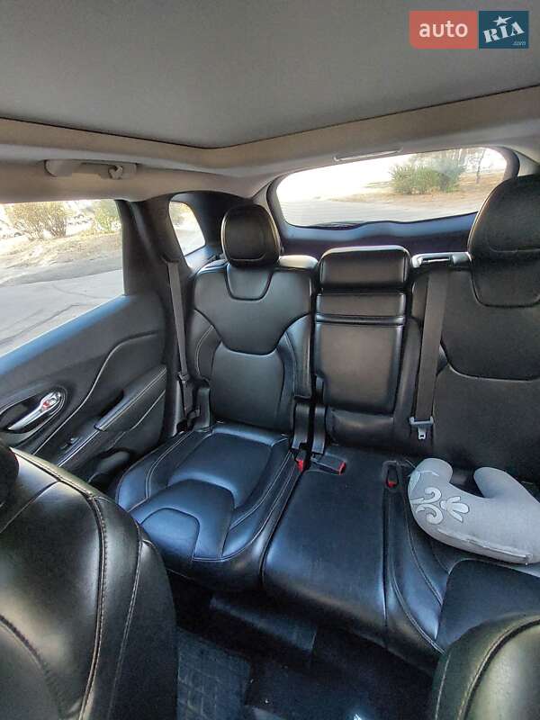 Внедорожник / Кроссовер Jeep Cherokee 2014 в Горишних Плавнях