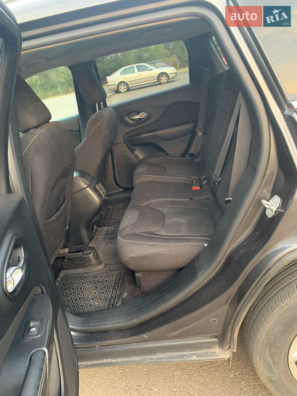 Позашляховик / Кросовер Jeep Cherokee 2016 в Кривому Розі