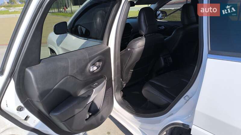 Позашляховик / Кросовер Jeep Cherokee 2017 в Львові