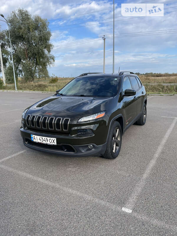 Внедорожник / Кроссовер Jeep Cherokee 2016 в Киеве