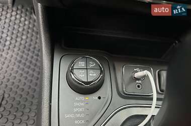Внедорожник / Кроссовер Jeep Cherokee 2018 в 