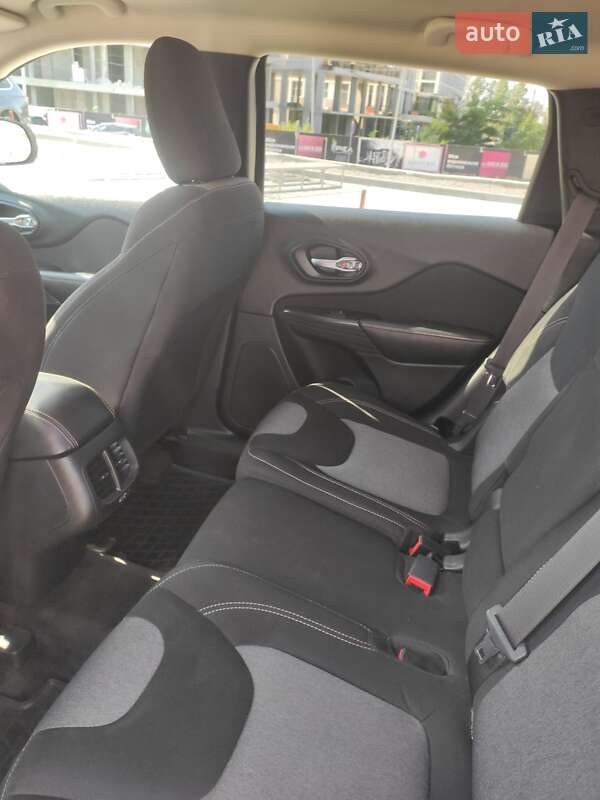 Позашляховик / Кросовер Jeep Cherokee 2016 в Львові