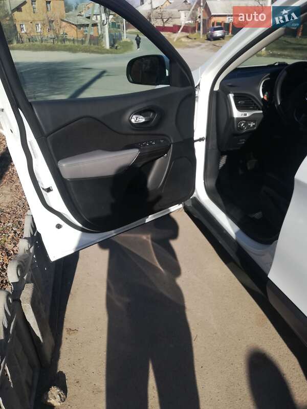 Позашляховик / Кросовер Jeep Cherokee 2013 в Вінниці