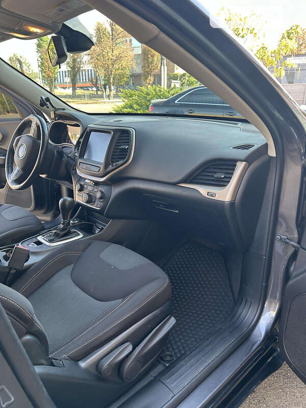 Внедорожник / Кроссовер Jeep Cherokee 2018 в Кривом Роге