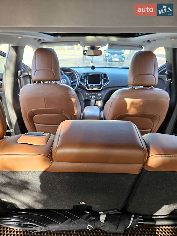 Внедорожник / Кроссовер Jeep Cherokee 2018 в Запорожье