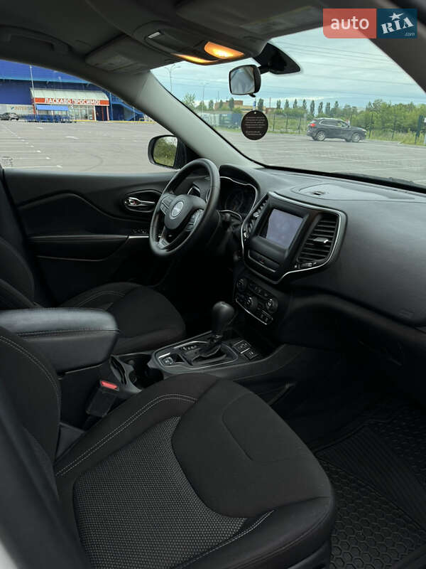 Внедорожник / Кроссовер Jeep Cherokee 2020 в Ровно