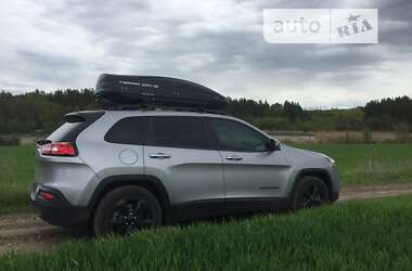 Внедорожник / Кроссовер Jeep Cherokee 2017 в Киеве