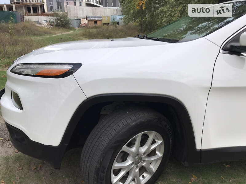 Внедорожник / Кроссовер Jeep Cherokee 2015 в Киеве
